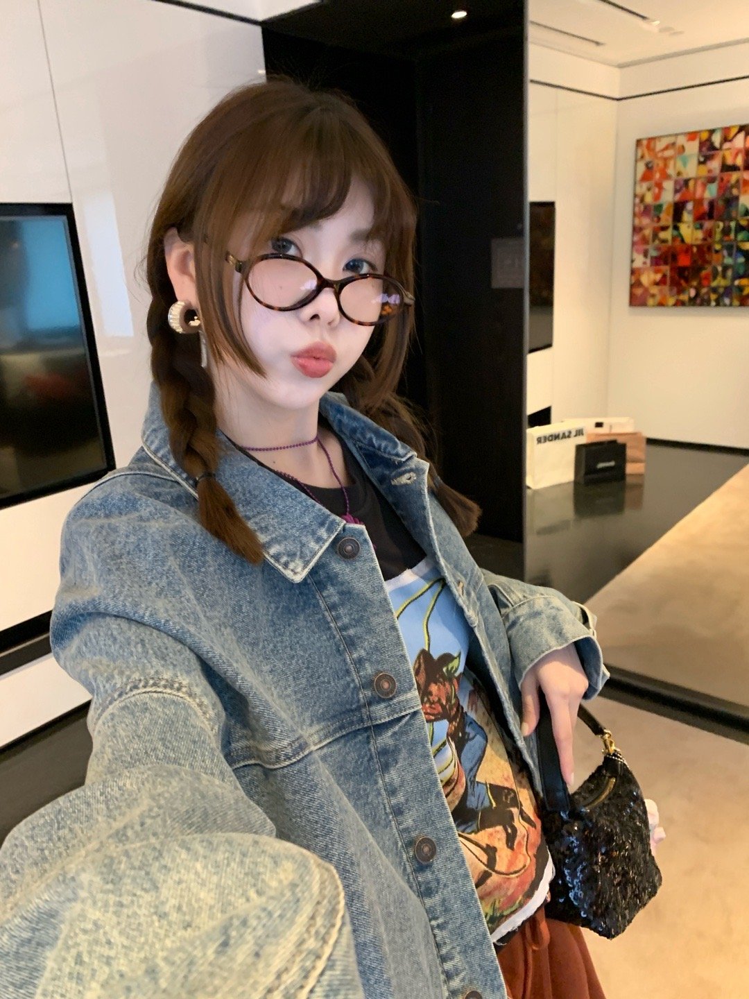 拍完了✌🏻 逛街看见熊黛林了！ ​​​