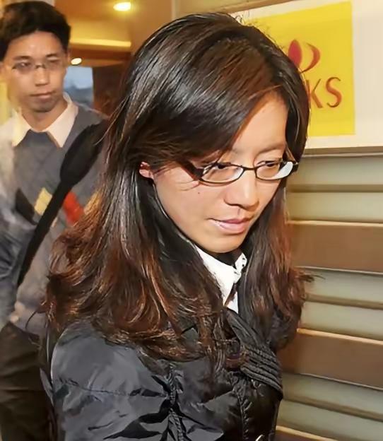 国台办今天宣布了一个重要决定：把台湾的一名检察官陈舒怡，正式定性为“台独”的帮凶