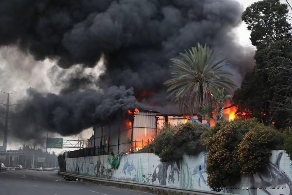 种种迹象表明，美国和伊朗要停火了，因为双方消耗都已经到达极限，
现在就差个契机，