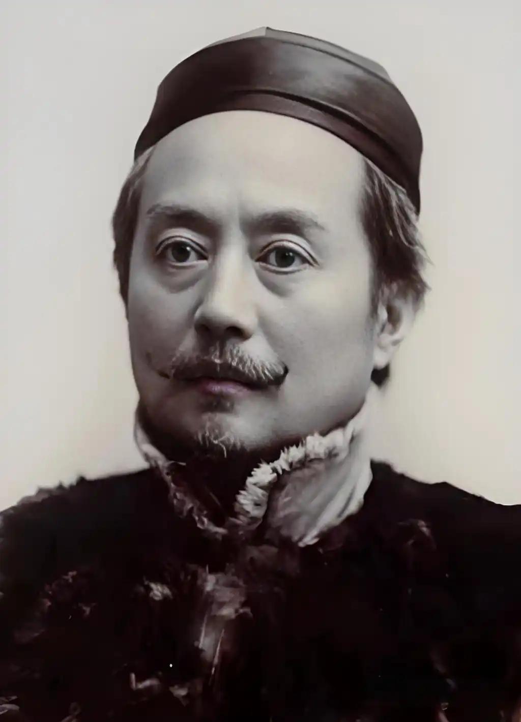 《月亮和六便士》的作者，英国作家毛姆，1920年游历中国，拜见了辜鸿铭，写下《哲