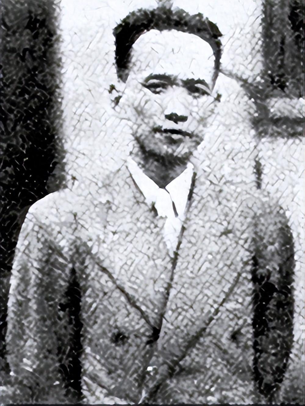 1939年，丁默邨要去参加日本聚会，答应好友会带上自己漂亮的女秘书，可临行前，女