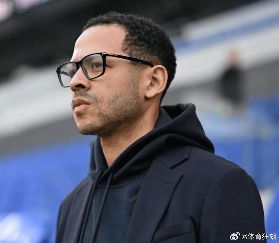 埃弗顿3比0切尔西 至此，切尔西遭遇各项赛事四连败。这四场比赛中他们只在对巴黎的