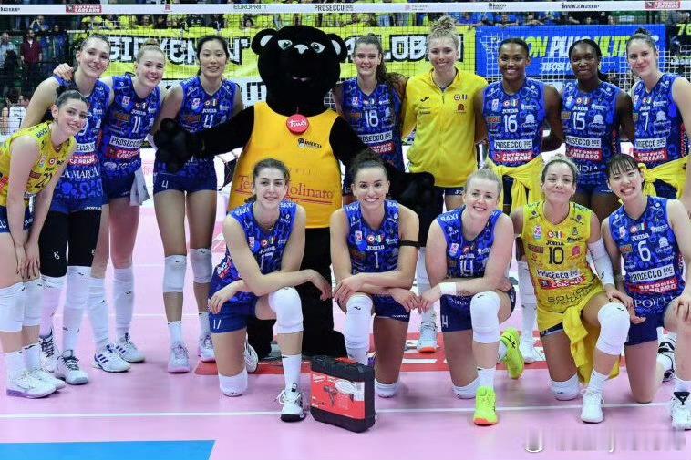 第一局科内利亚诺25-20，大比分1-0领先 女排[超话]  