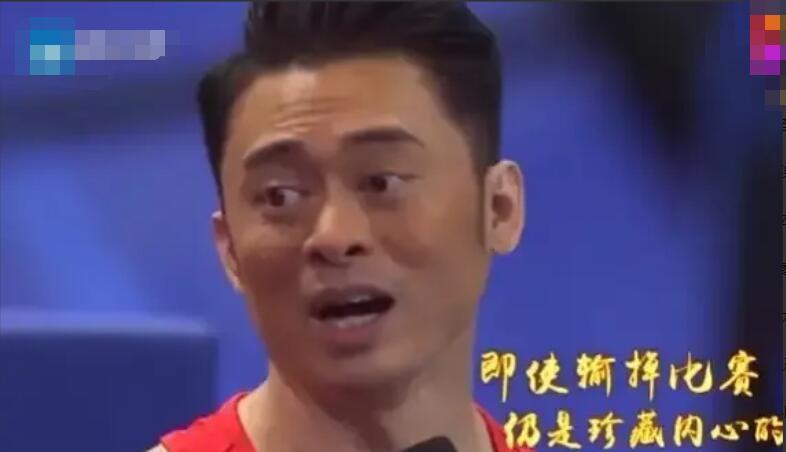 单手虐哭功夫男！

冠军只用一只手，樊少皇却爬不起来。

2016年现场，300