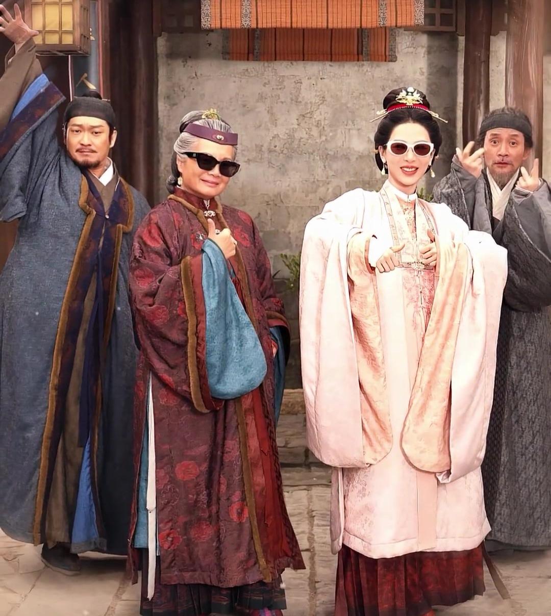 墨承千古韵，家载百年心✨
一衫古韵藏风骨，半副墨镜赴新潮
所谓家业，从不止器物技