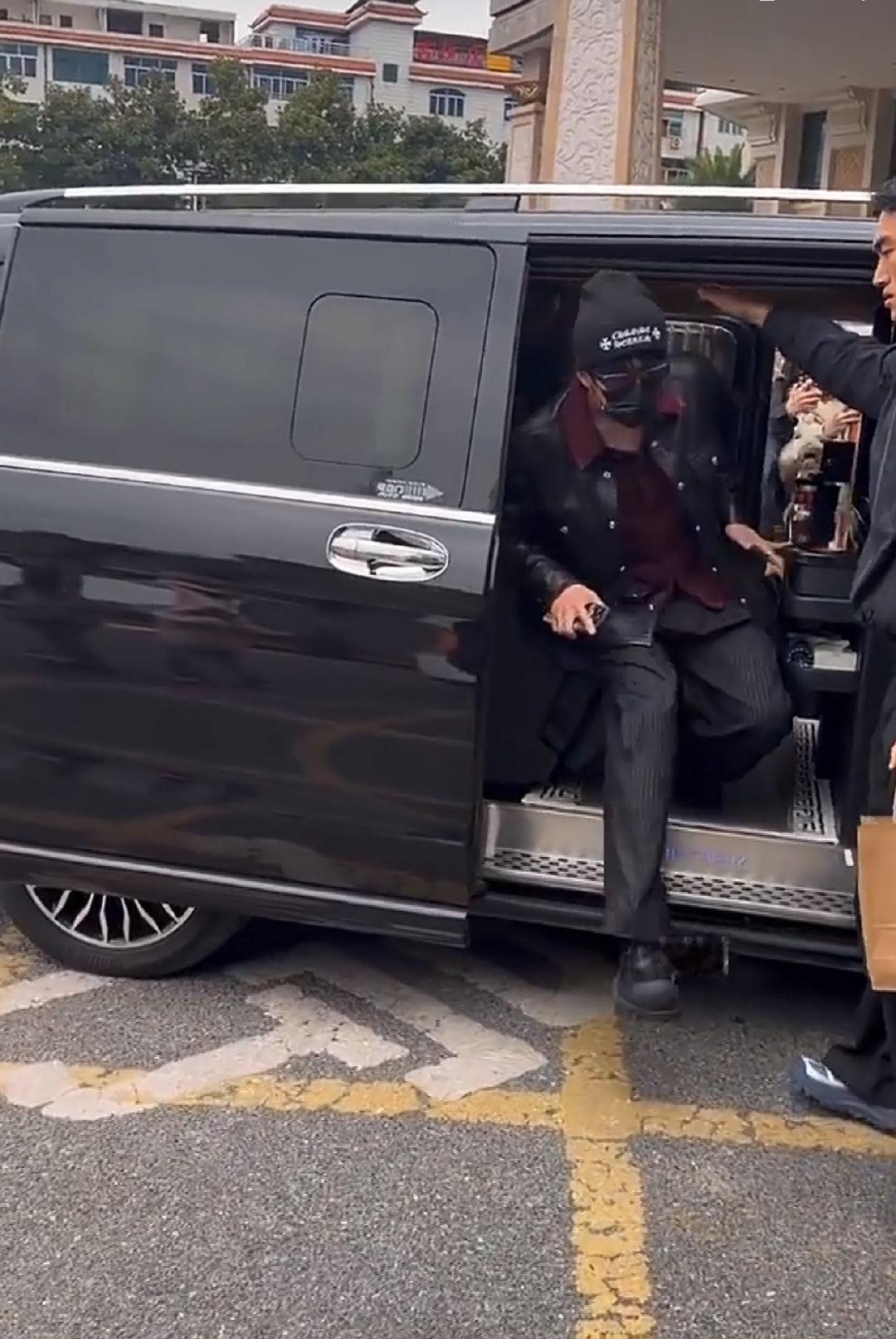 檀健次新剧定妆路透 檀健次新剧《何不同舟渡》定妆路透 