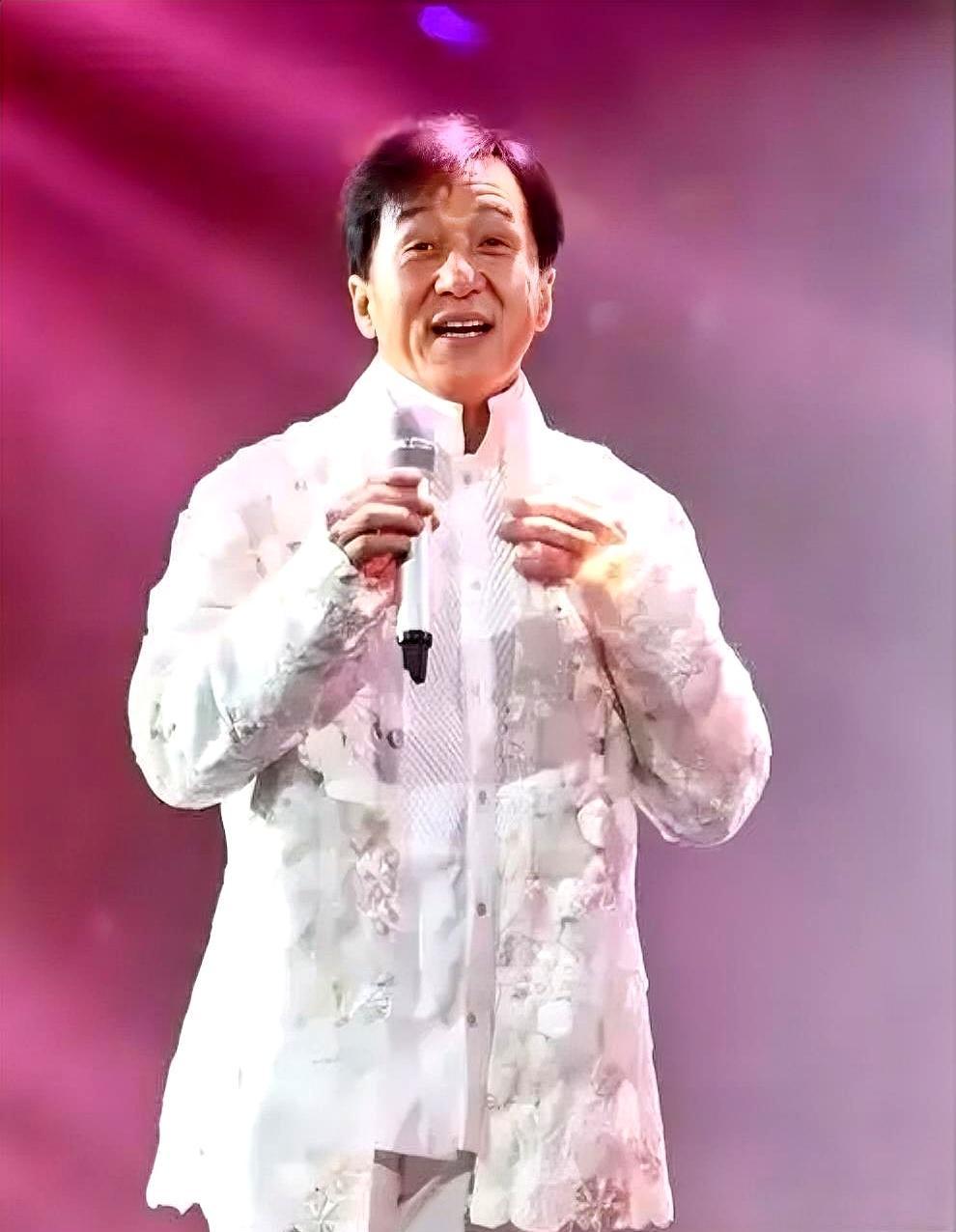 成龙要拍《尖峰时刻4》了？
搁置十几年的老IP终于回来了！
当年那对黄金搭档，成