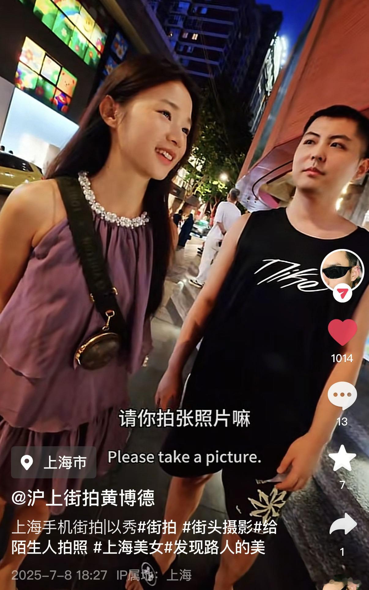 前几天在街上遇到的摄影师拍的照片！说实话，我觉得照片还是原图好看[允悲] ​​​