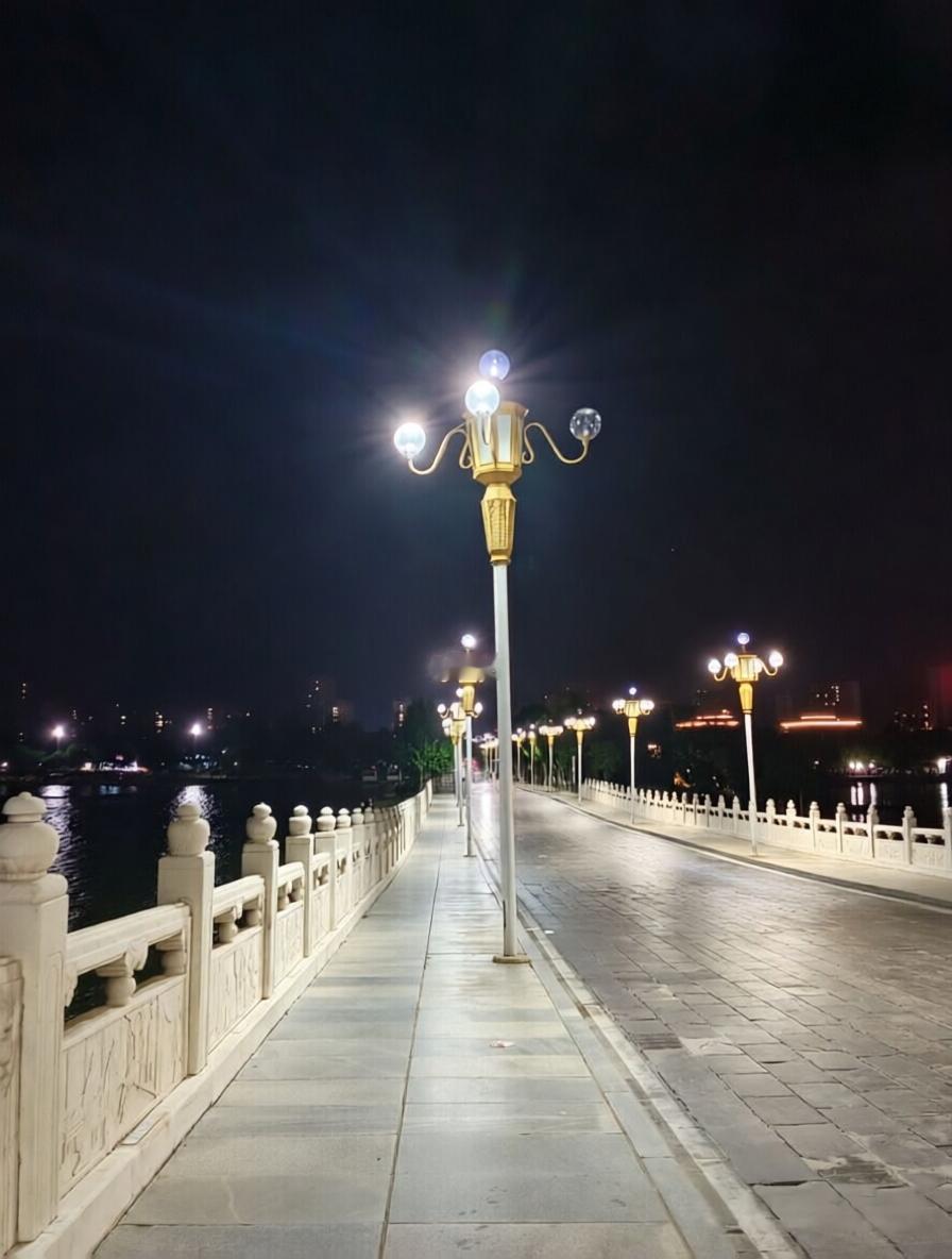 逐梦少年红尘路（149）

东南亚市场
小青迈着轻盈而又略显急切的步伐回到帐篷，
