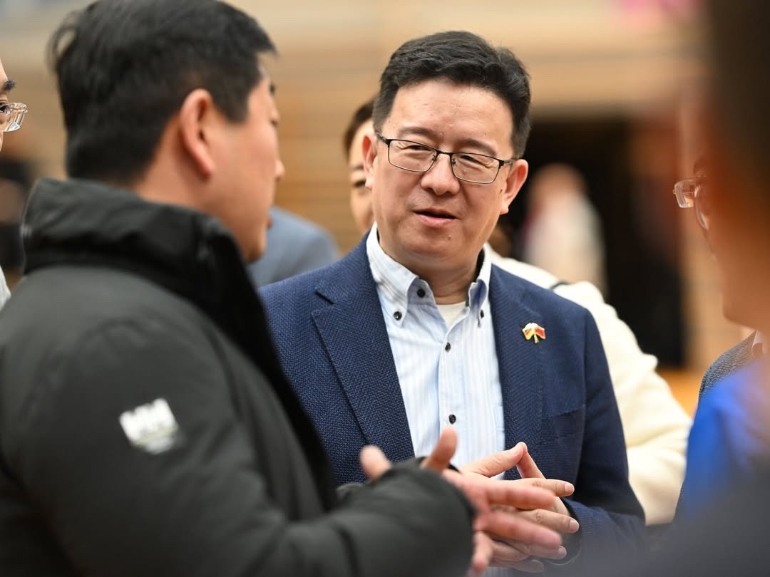 驻法兰克福总领事观战樊振东樊振东樊振东德甲樊振东不愧是中德友谊之桥萨尔布吕肯俱乐