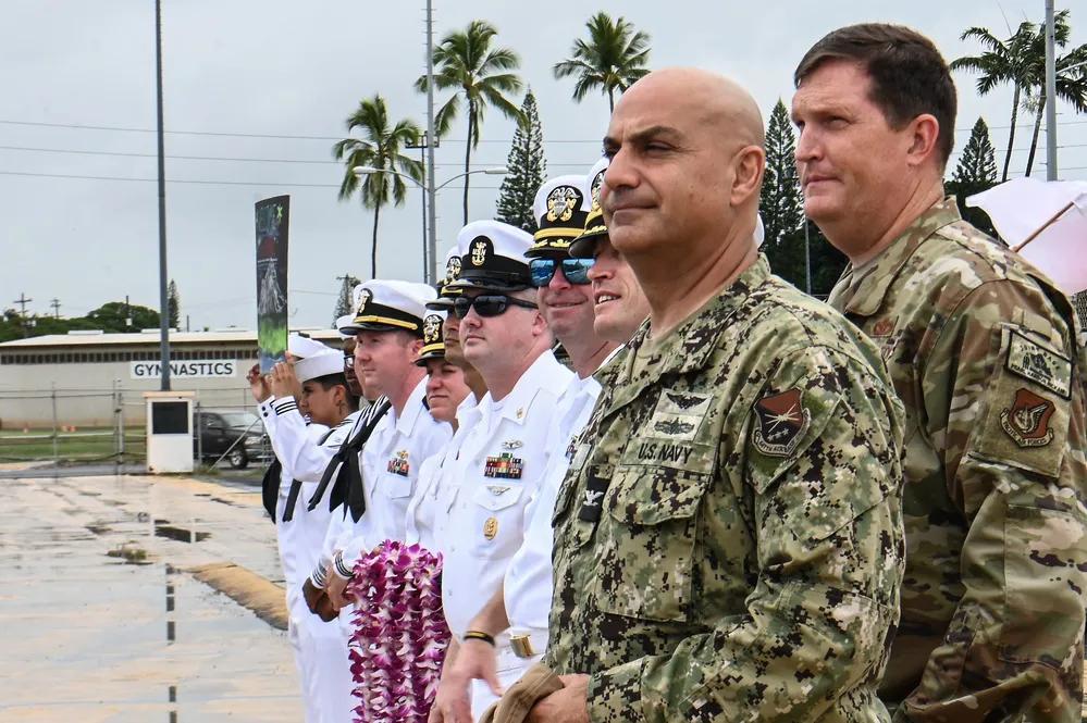 日本军舰安装新式武器还要美国人的帮助。
2025年10月6日，美国海军和美国空军