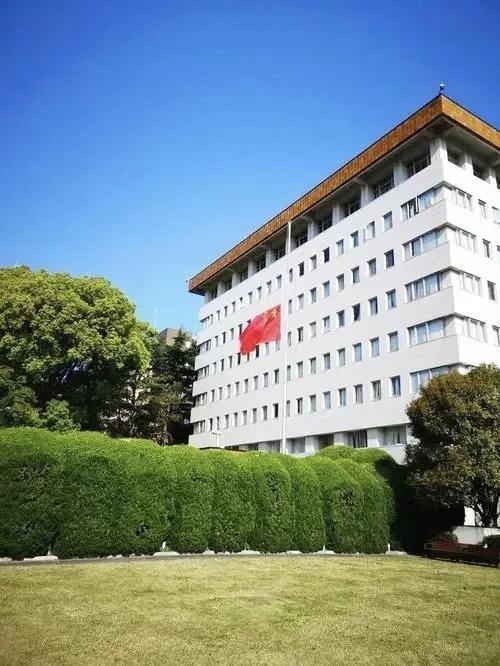 日本各界近两天强烈要求高寺向中国道歉，否则同样的悲剧明天也会降落日本驻华使馆！