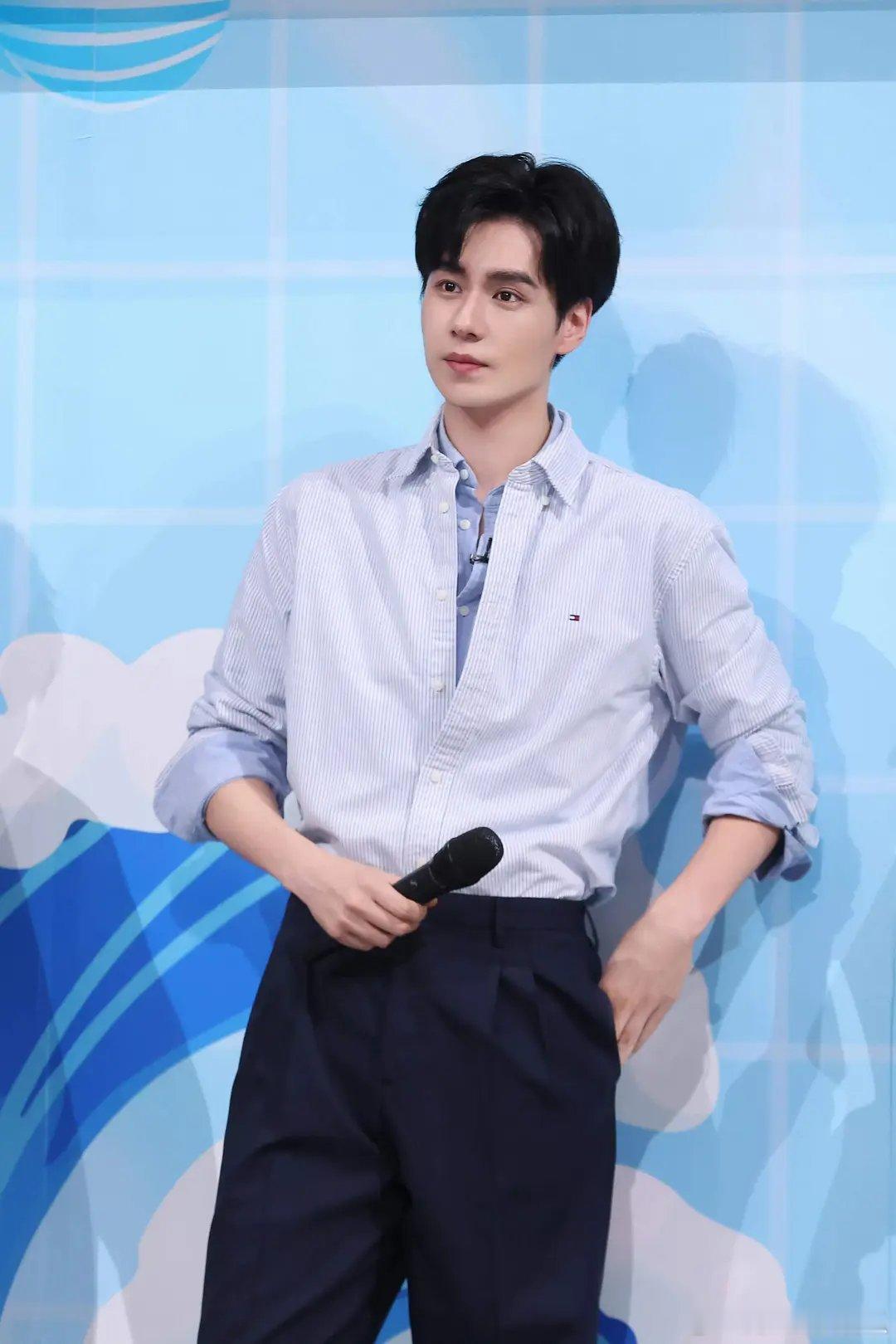 胡一天这个颜值为什么不让他进组，我的眼睛需要他，不想看那些愁孩子 ​​​