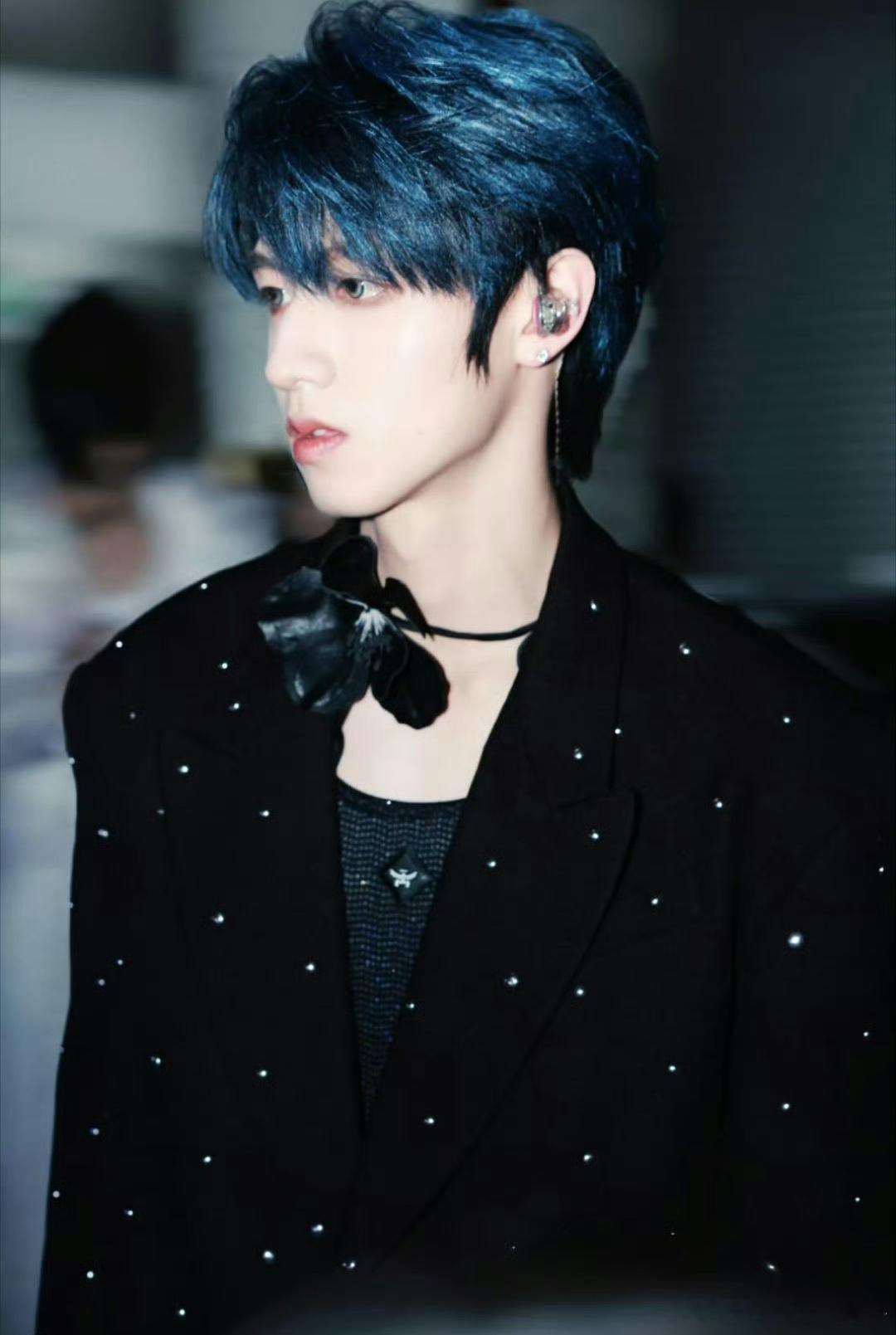 TOP登陆少年朱志鑫今日营业照，好帅[ok] ​​​