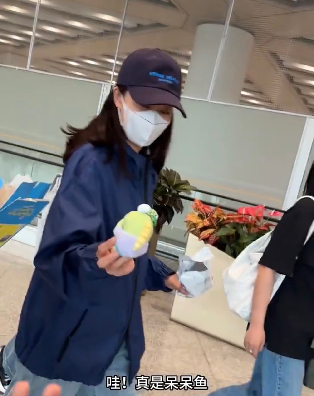 张小斐 不用强调那么多次不送我 我能循环看一百遍，萌得我心都化了，欧气还这么足