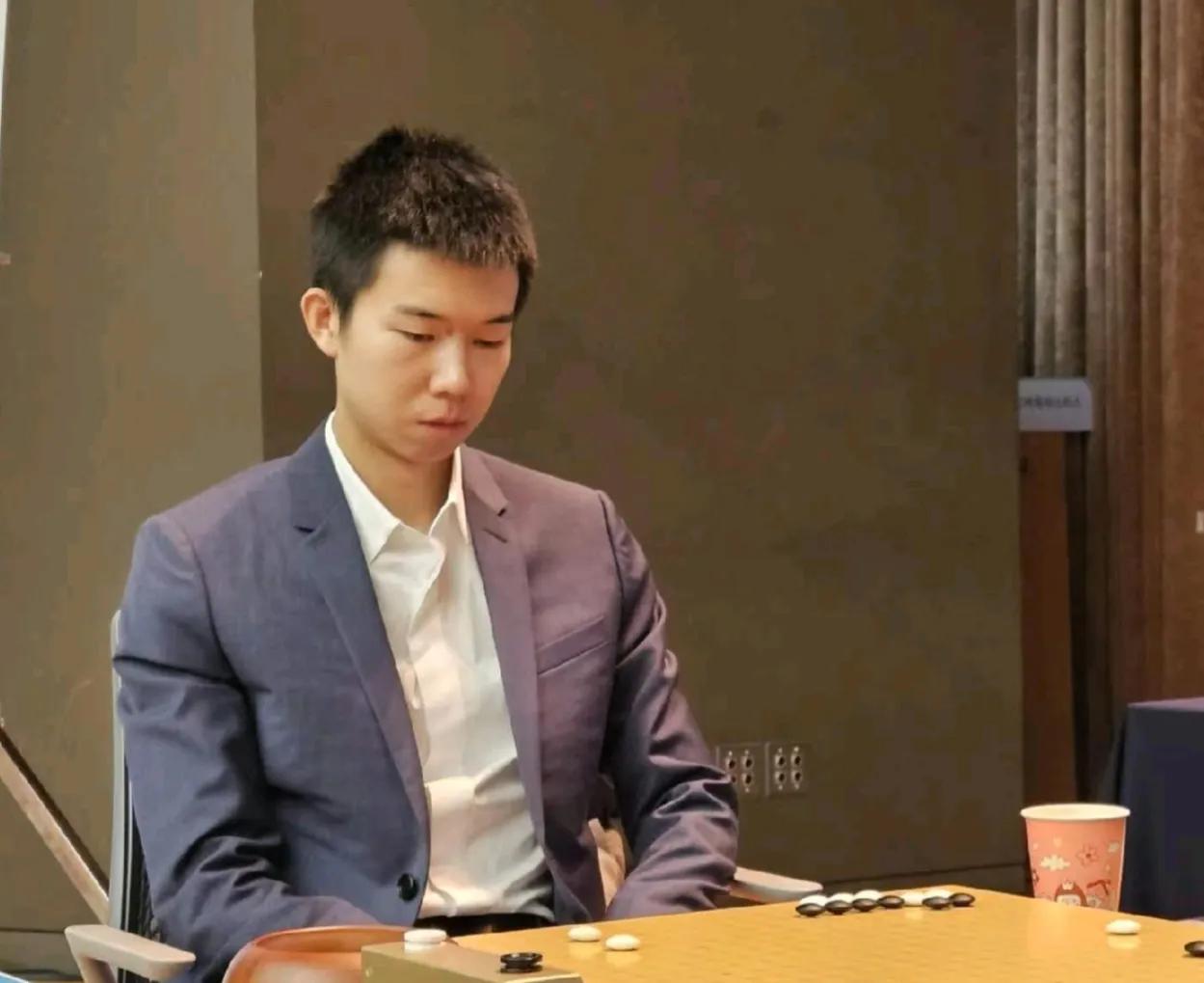 旗开得胜~韩国联赛豪哥发威



韩国每年一度的围棋联赛相当于中国的围棋甲级联赛