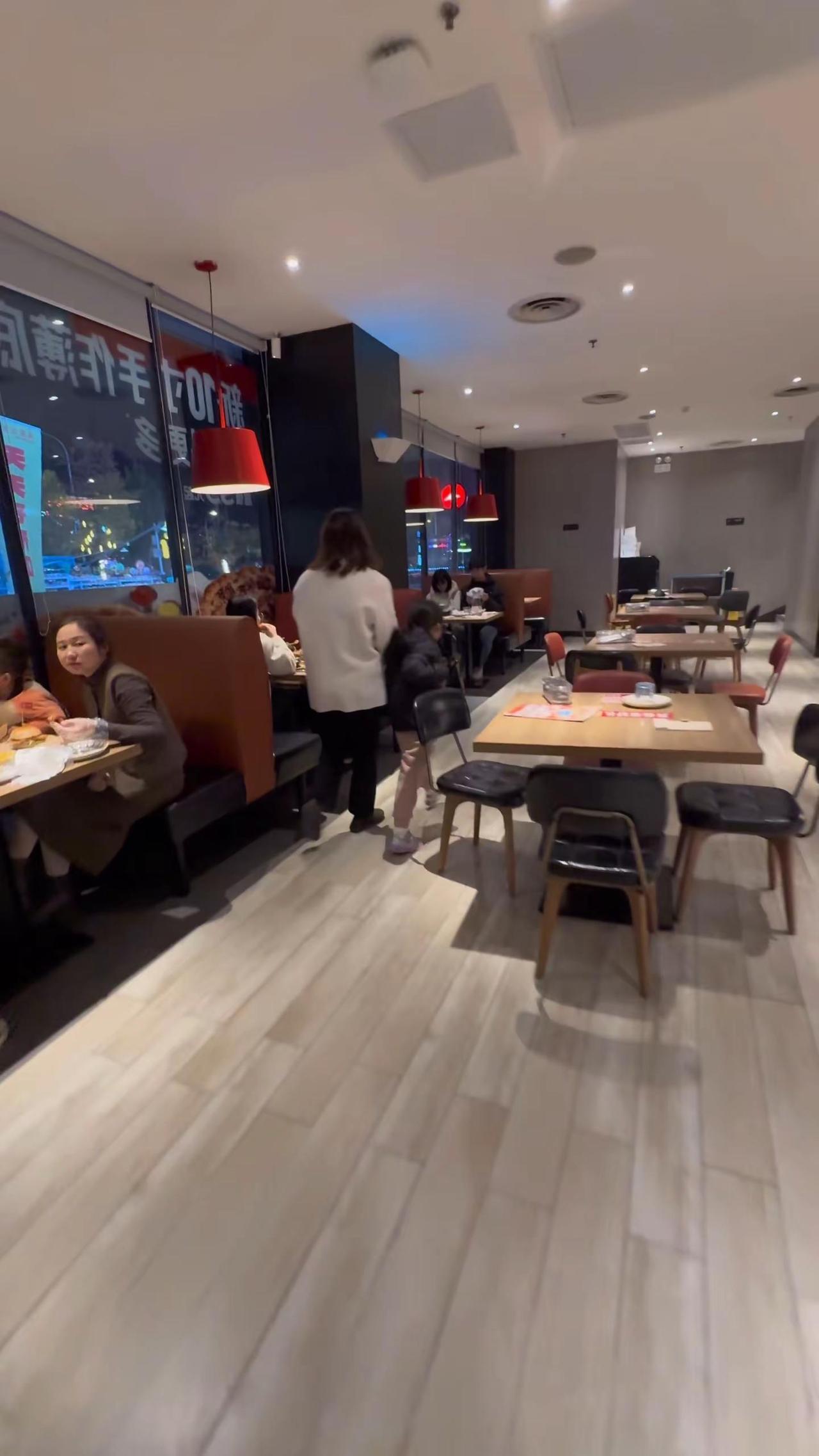 号外！必胜客又放了一个大招！ 家人们看过来！必胜客满分搭配披萨6件Plus套餐预