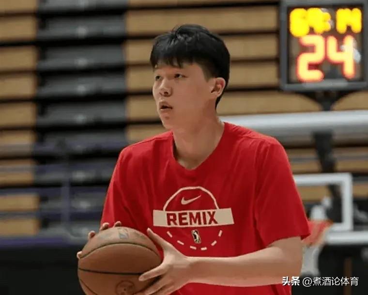 杨瀚森现在确实还处在大量学习、模仿、试错的阶段，能学、愿意学本身是好事，说明球商