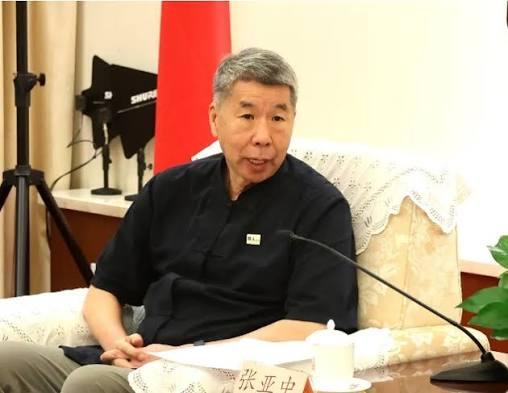 韩国瑜冲天一怒，张亚中怎么看？


咱也不能总拿着一个相对正确的立场紧盯着郑丽文