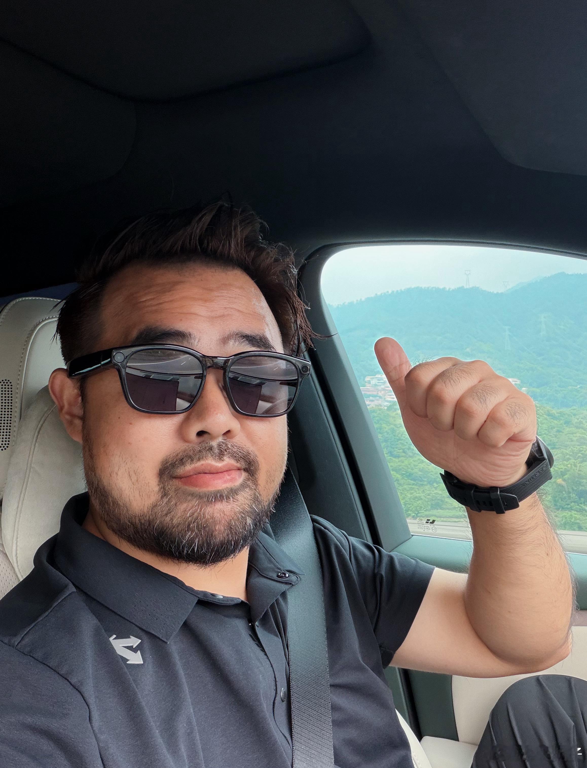 当我入手新能源车的那一刻，就没办法再回头了，以前那个喜欢油车的油腻大叔，已经变成