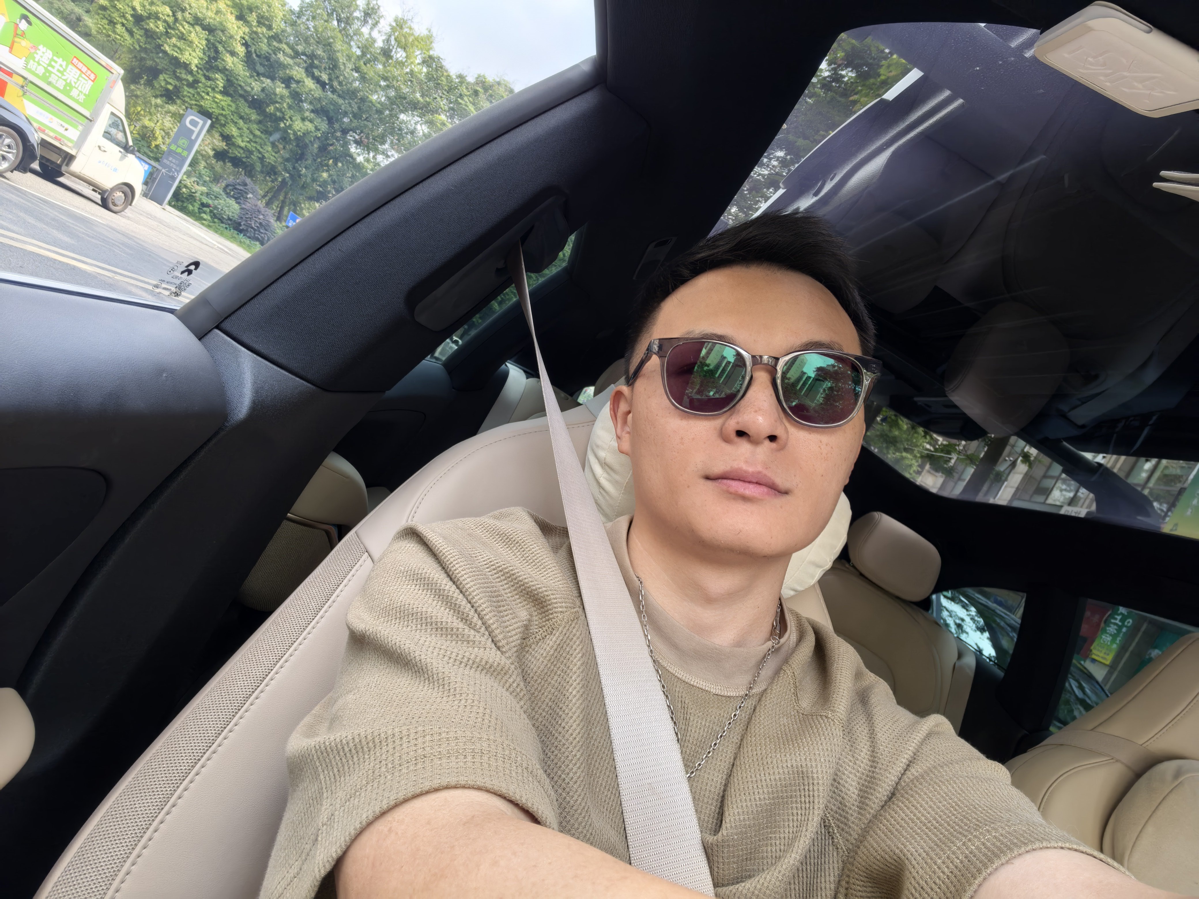 端午大家去哪里？今天起得有点晚，高速路比我想象的要堵很多原本不到 4 小时的车程