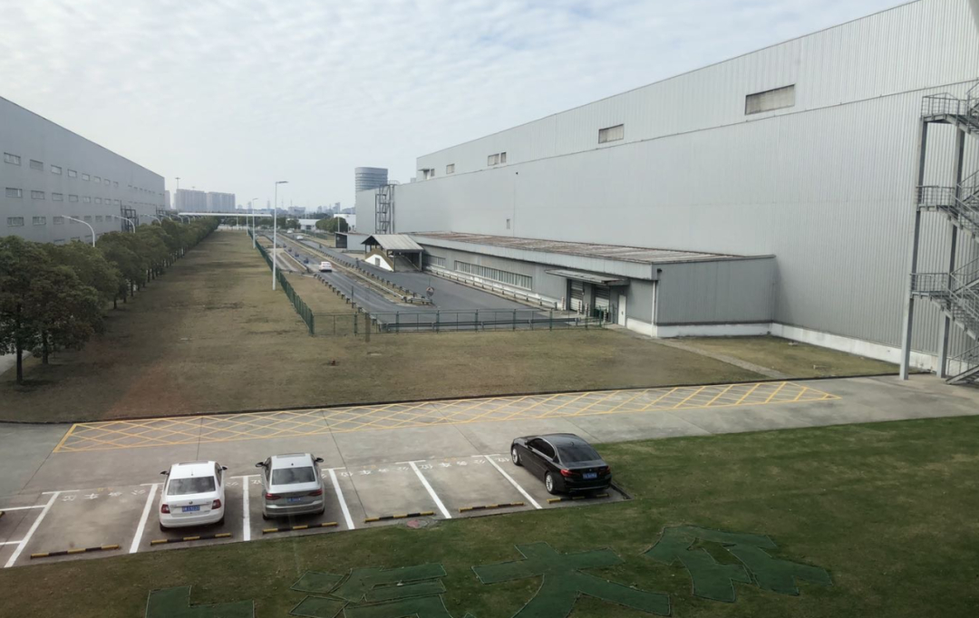 据多家媒体报道，上汽大众南京工厂正式关闭。这座始建于2008年、拥有17年历史的