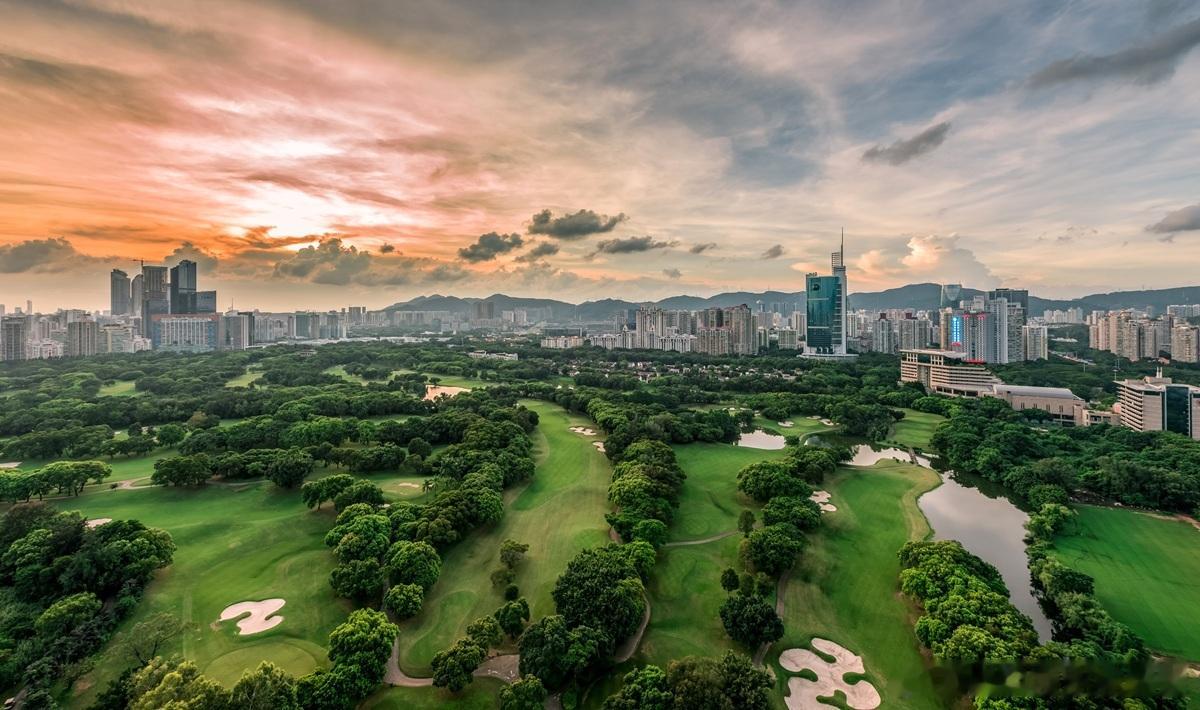 很多人一直想做自媒体，但一直不敢做！一上来就想什么赛道、什么团队、什么拍摄技术，