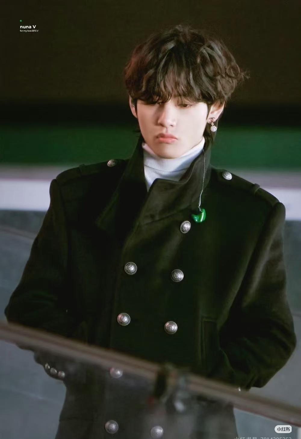 这个大衣过于好看 想问问同款
这种双排扣小立领的大衣要怎么选同款啊！！大衣 大衣