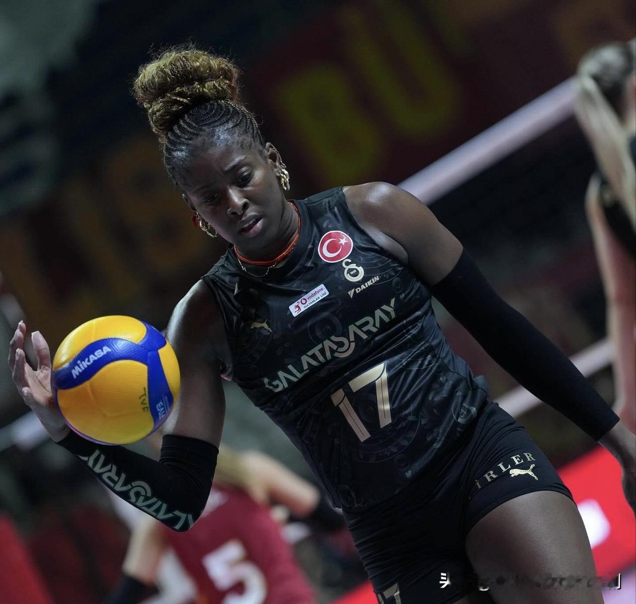 土耳其媒体:

关于塞拉大约五年前还是个在关键比赛中常常发挥不稳的球员，这也正是