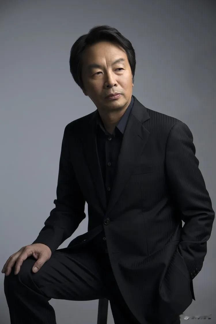 作家，刘震云说，我是北大毕业的，北大对于我来说有两样东西是最让我怀念的，一是北大