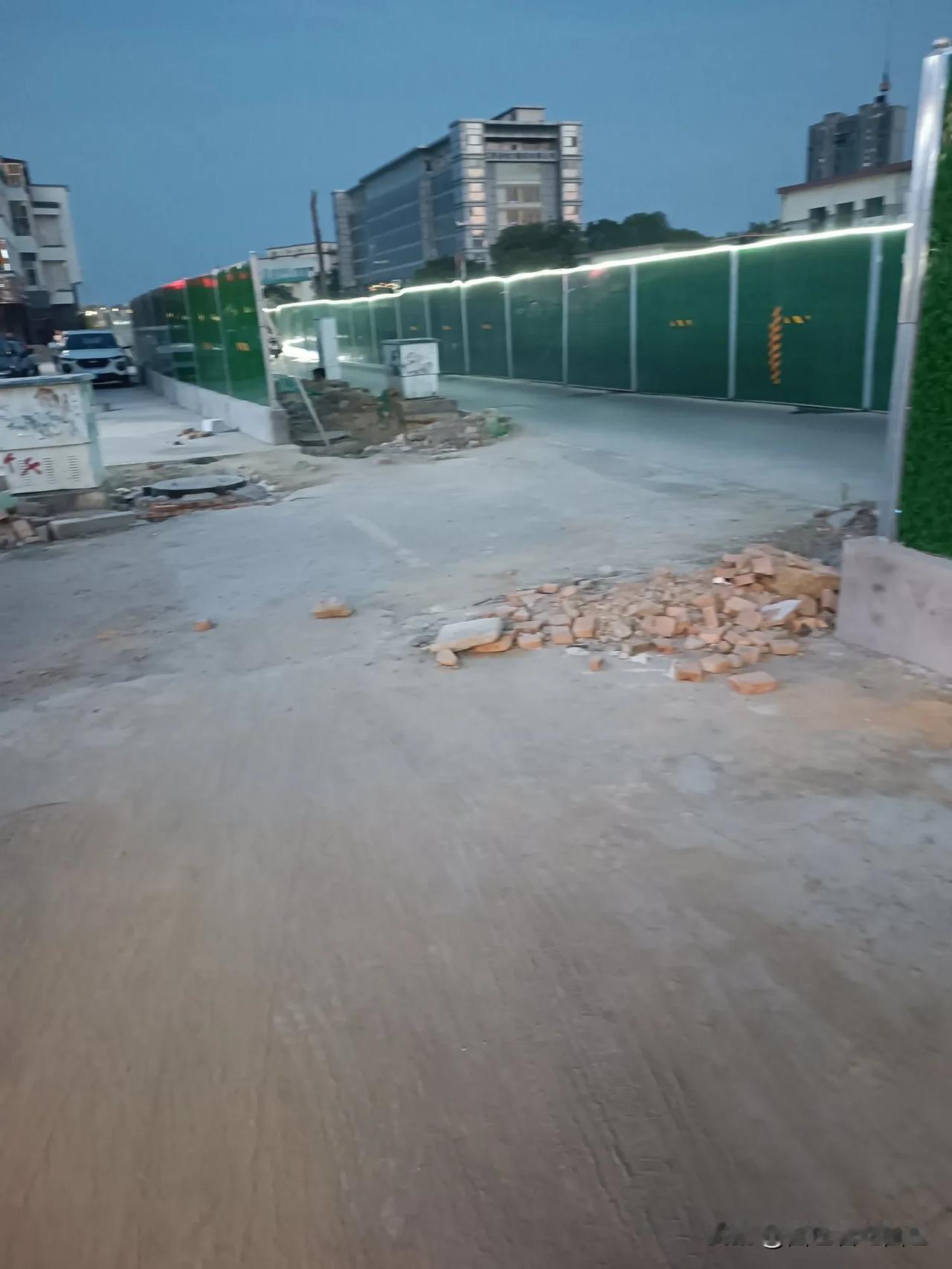 修路，路都不敢走了[捂脸][捂脸]