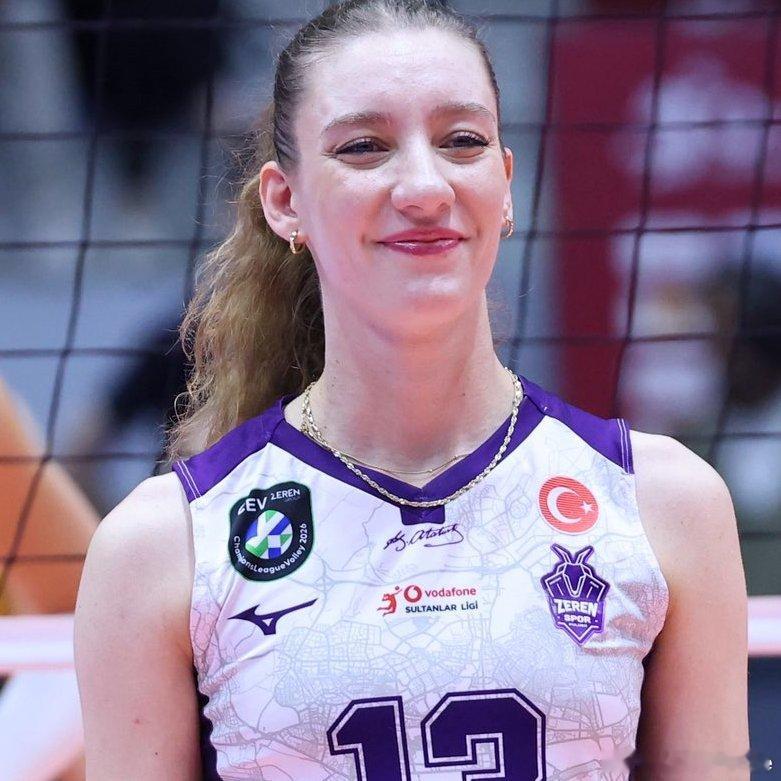 🟣 泽仁体育也已与土耳其副攻简塞特.塞姆雷.厄尔库就26/27赛季达成合作协议