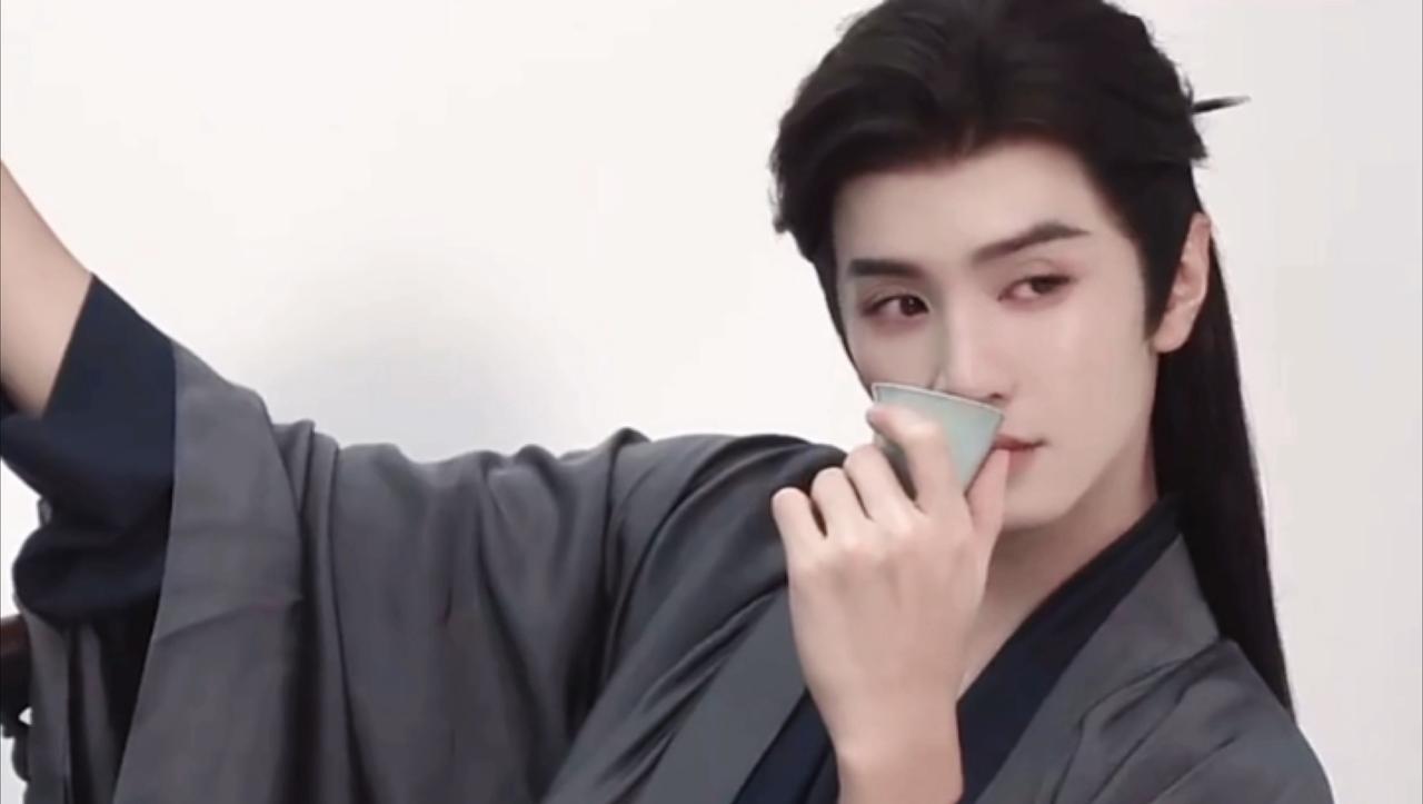 陈哲远超话  ♾️‍陈哲远敖炽 ♾️陈哲远浮生 ♾️陈哲远 

我有点花心，喜欢