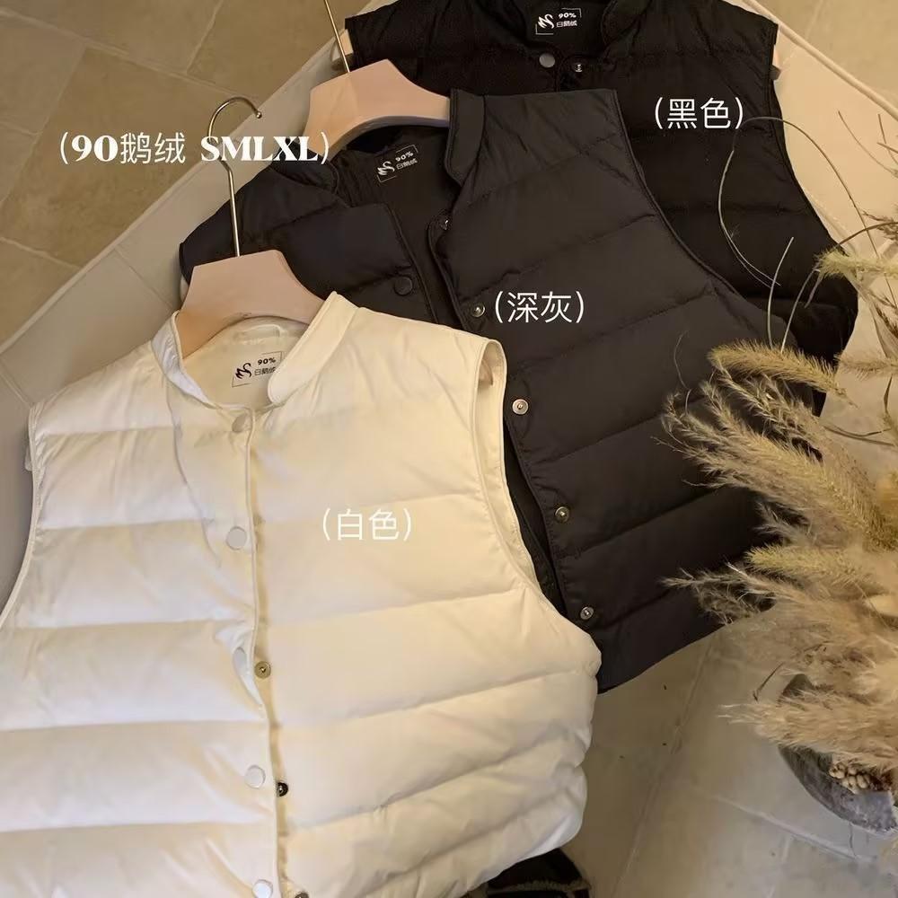 有个粉丝跟我说，今年家里所有人的羽绒服都是跟着我买的平湖羽绒服，羽绒马甲，羽绒内