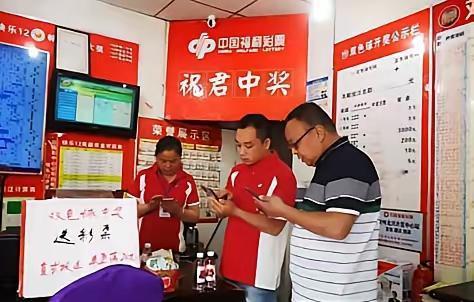 同事老李买了10年的彩票，现在突然不买了，我问他，为什么不买了，他说，10年干了