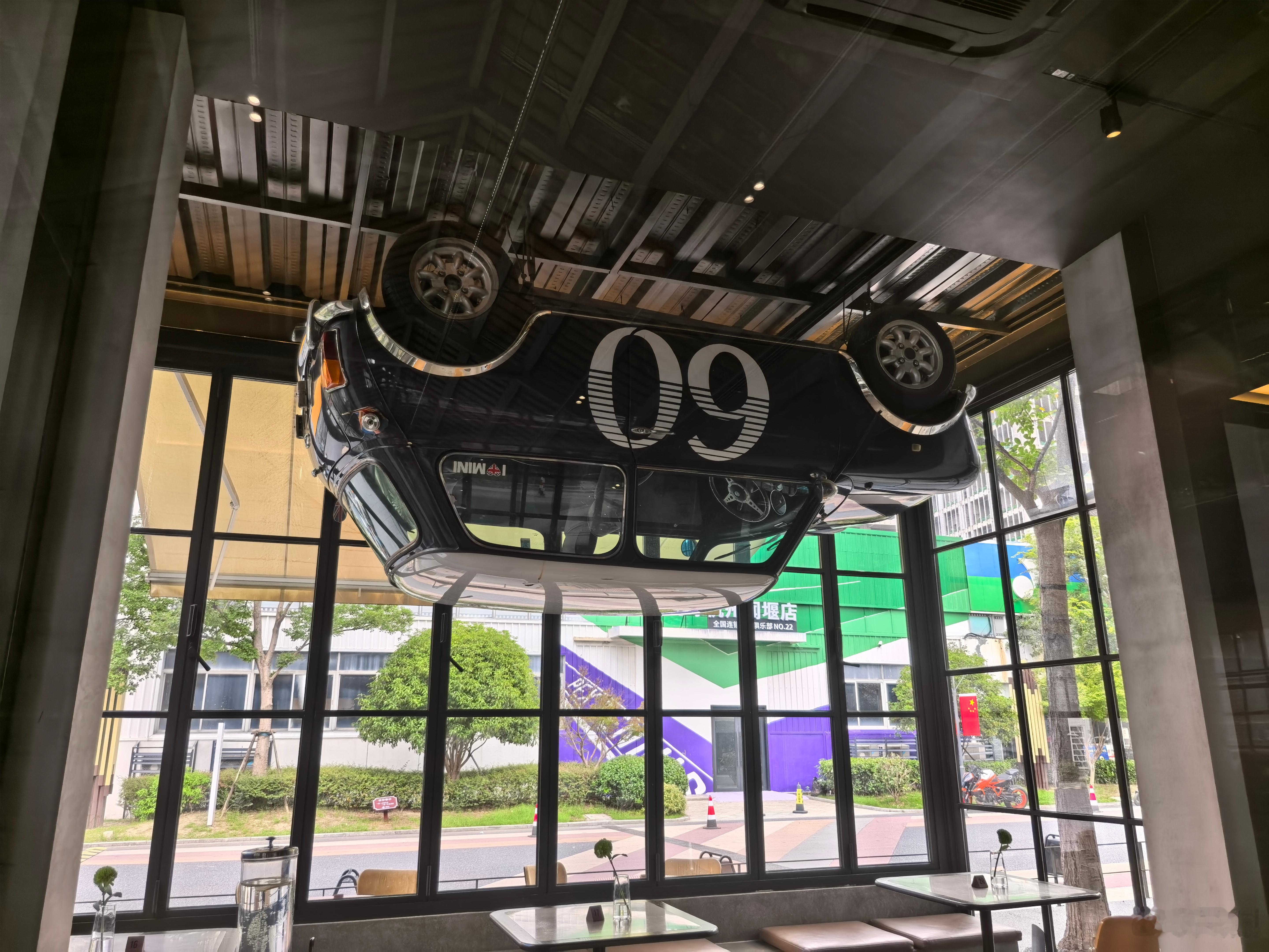 喝杯咖啡，顺便逛了个展。来做个梦，挑一辆，你选哪辆？ ​​​