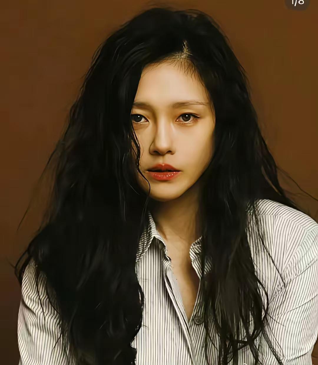 其实我觉得她最后悔的应该是第二段婚姻。二婚后还穿头婚老公买的服饰，就说明了一切。