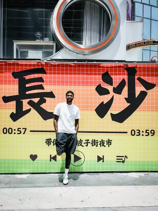 这地儿看着眼熟钱老师前几天在北京吃费大厨时候还在说想去长沙玩长沙真的太好吃了 