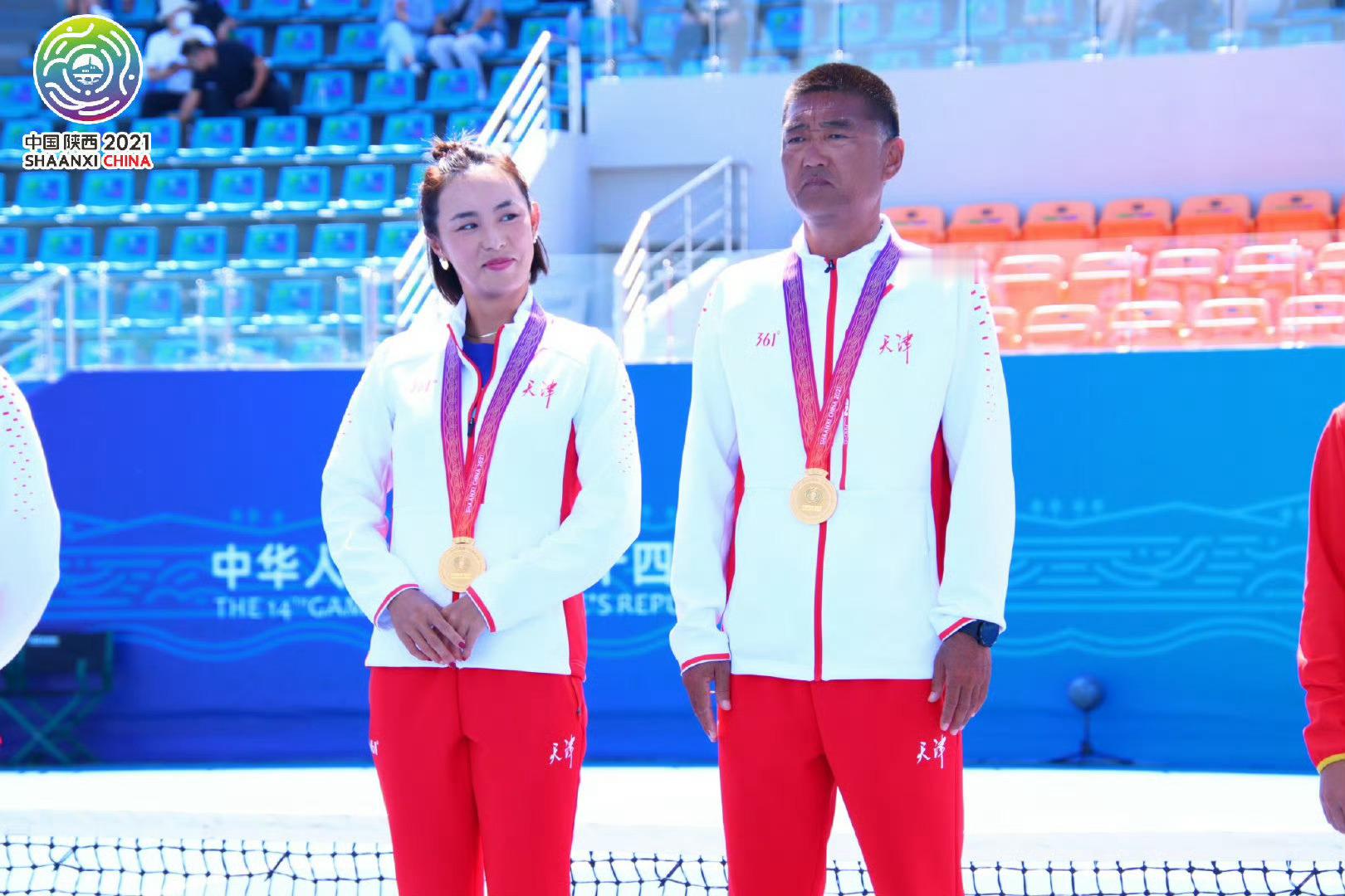 两届全运女单金牌得主王蔷5-7/0-2落后袁悦时因伤退赛，正式告别全运。其实蔷美