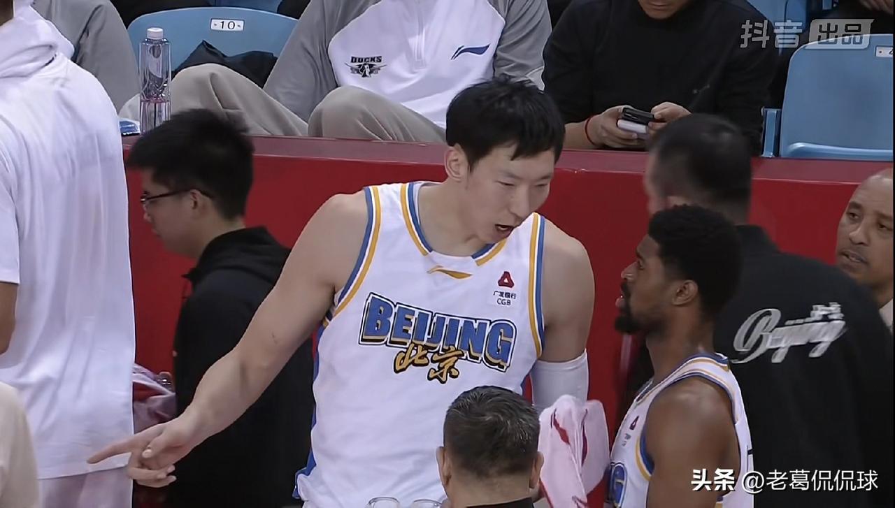 北京北汽当家中锋周琦的罚球真是让人目瞪口呆！在今天北京北汽客场以86：88惜败于