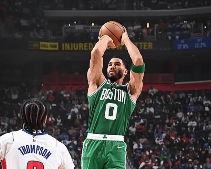 塔图姆揭幕战下半场10投1中仅得2分，凯尔特人遭遇大逆转！
活塞此战一如既往的展