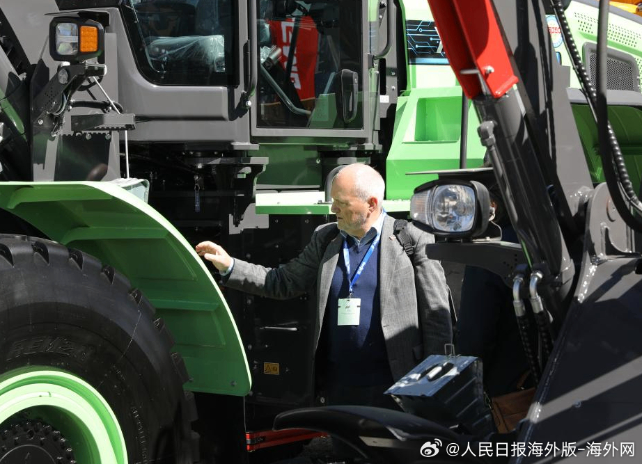 【#出海记#丨从“走出去”到“走上去”，中国工程机械绘就海外增长新曲线】“这款中