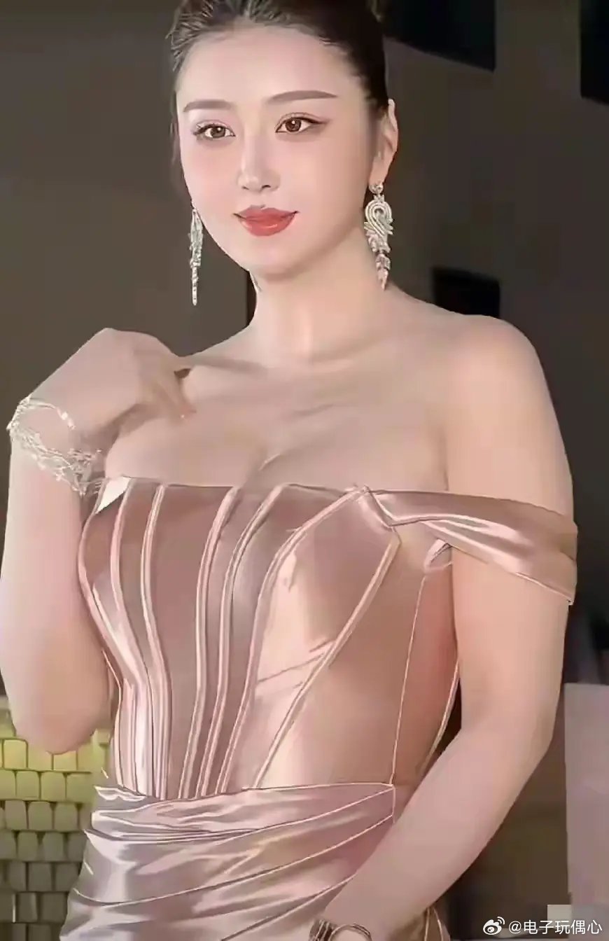 2025世界小姐中国总冠军陈蕾娜 ，体态丰腴，珠圆玉润，赛过杨贵妃 