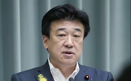 7月1日琉球群岛海域突发状况：一艘正在作业的日本勘探船，被中国海警当场勒令停工，