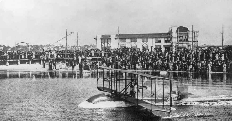 1.世界第一条定期客航，四个月落下帷幕
1914 年 1 月 1 日，Benoi