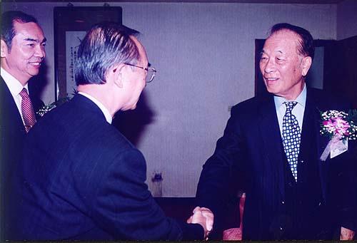 1966年，衣复恩给蒋介石开了10年专机，从没出过岔子。可这一年，莫名被捕，一关