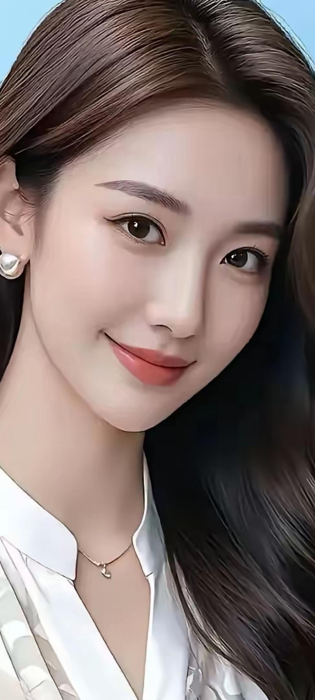 温柔微笑，优雅气质，珍珠耳环，白衬衫，完美搭配