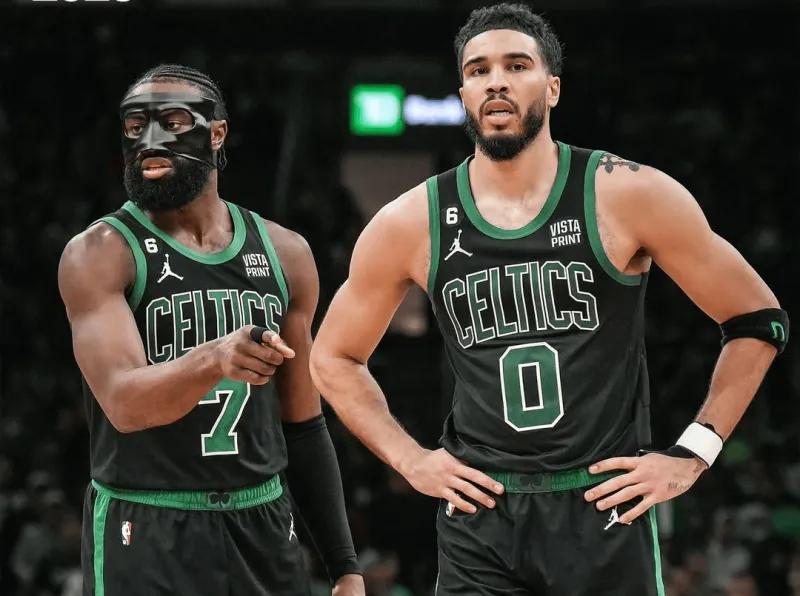 07月18日讯，在一档热门的NBA讨论节目中，知名记者Marc Spears针对