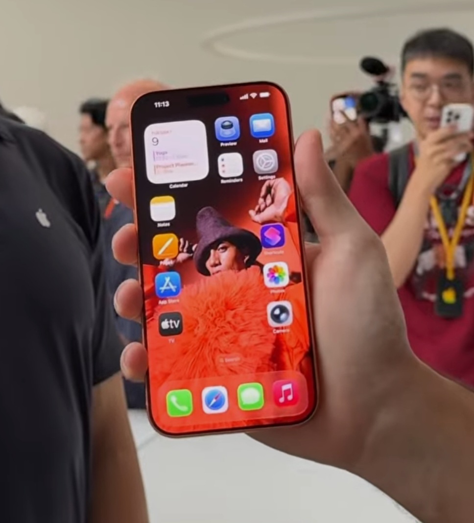今年iPhone 17 Pro Max橙色我估计抢不到是肯定的，你们谁抢到可以加