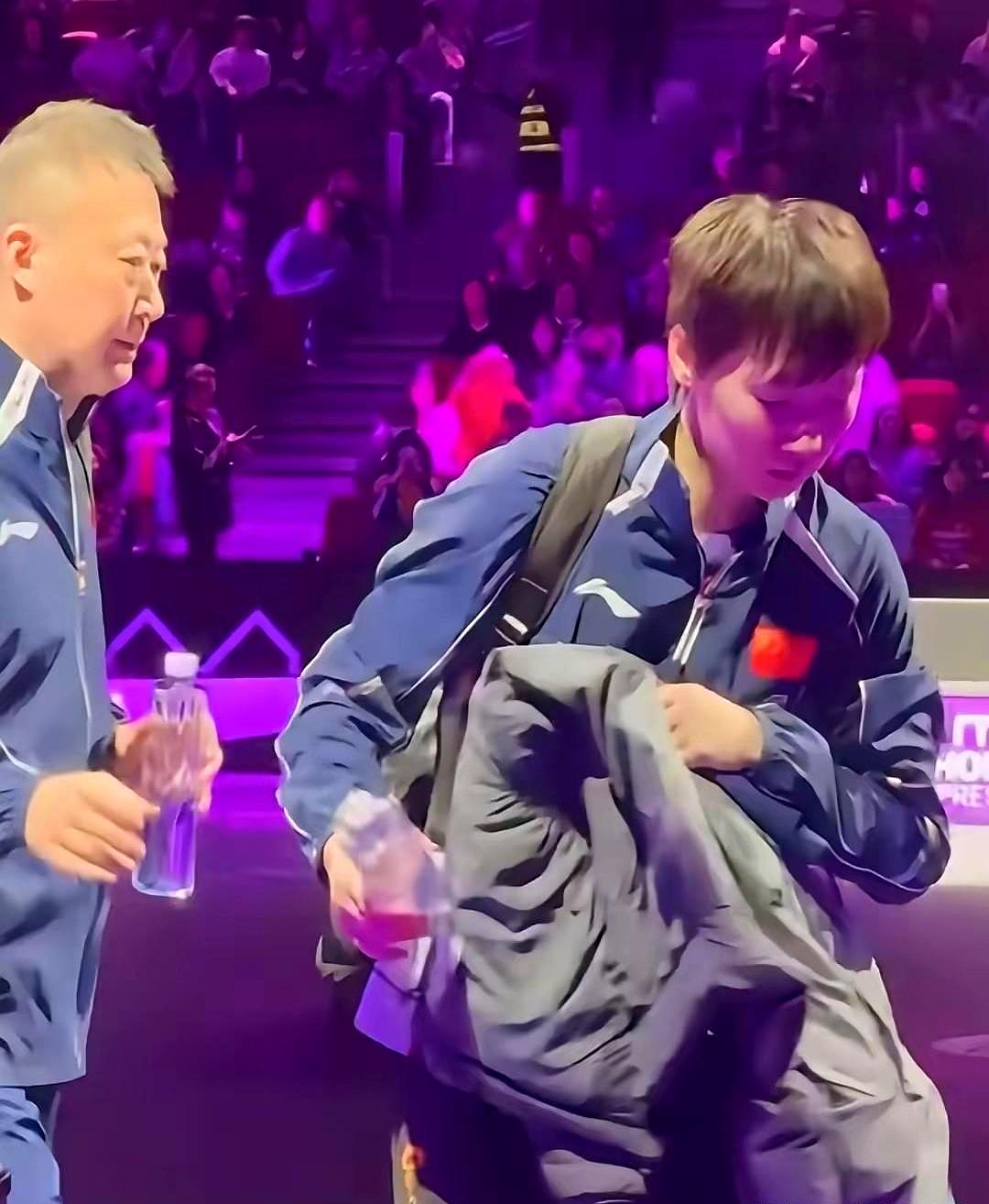 最狠的失败，往往只用18分钟。
重庆冠军赛女单首轮，王曼昱0比3输给大藤沙月，